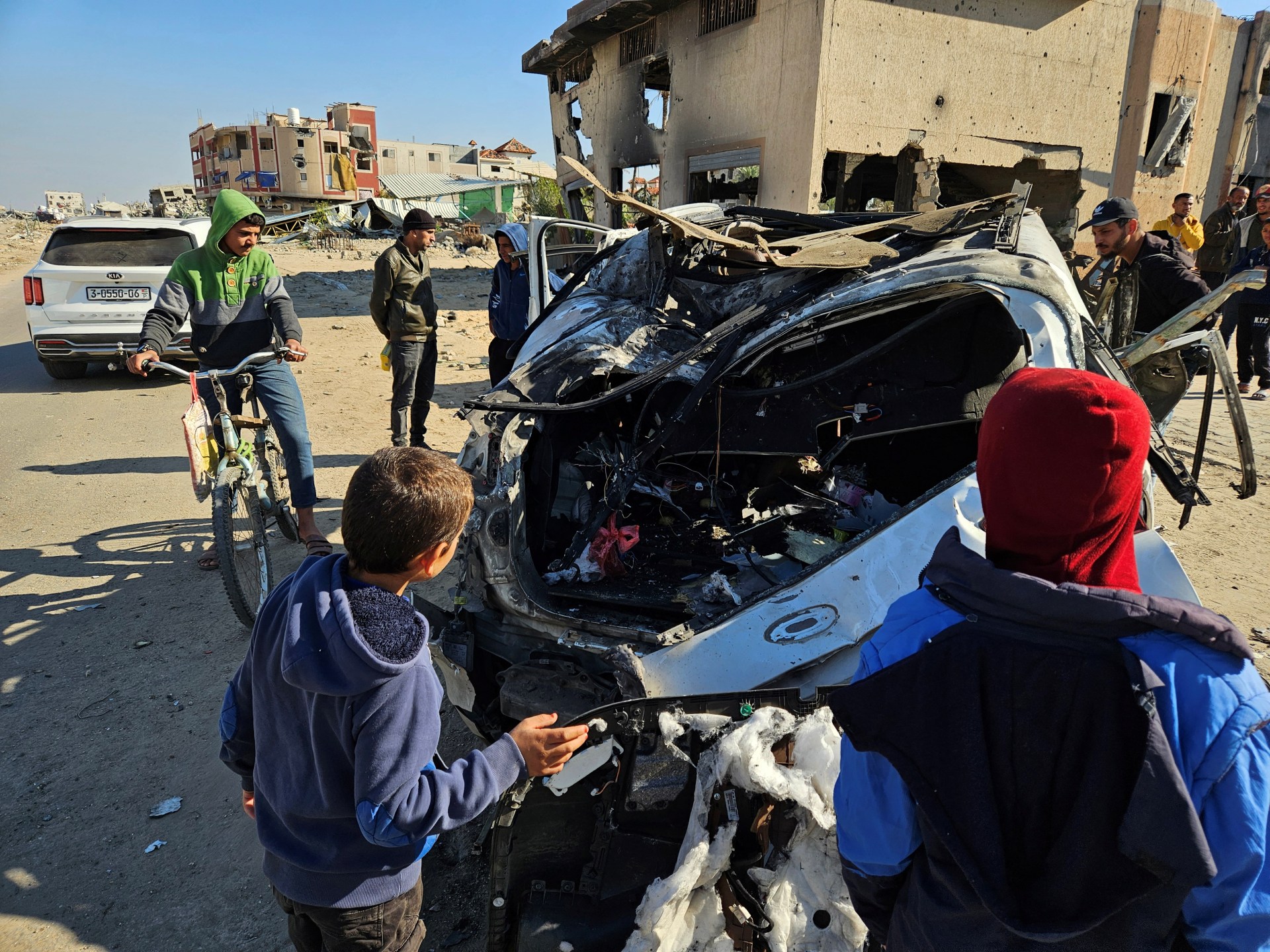 إسرائيل تقتل ثلاثة من عمال الإغاثة في المطبخ المركزي العالمي أثناء قصفها لغزة | أخبار الصراع الإسرائيلي الفلسطيني