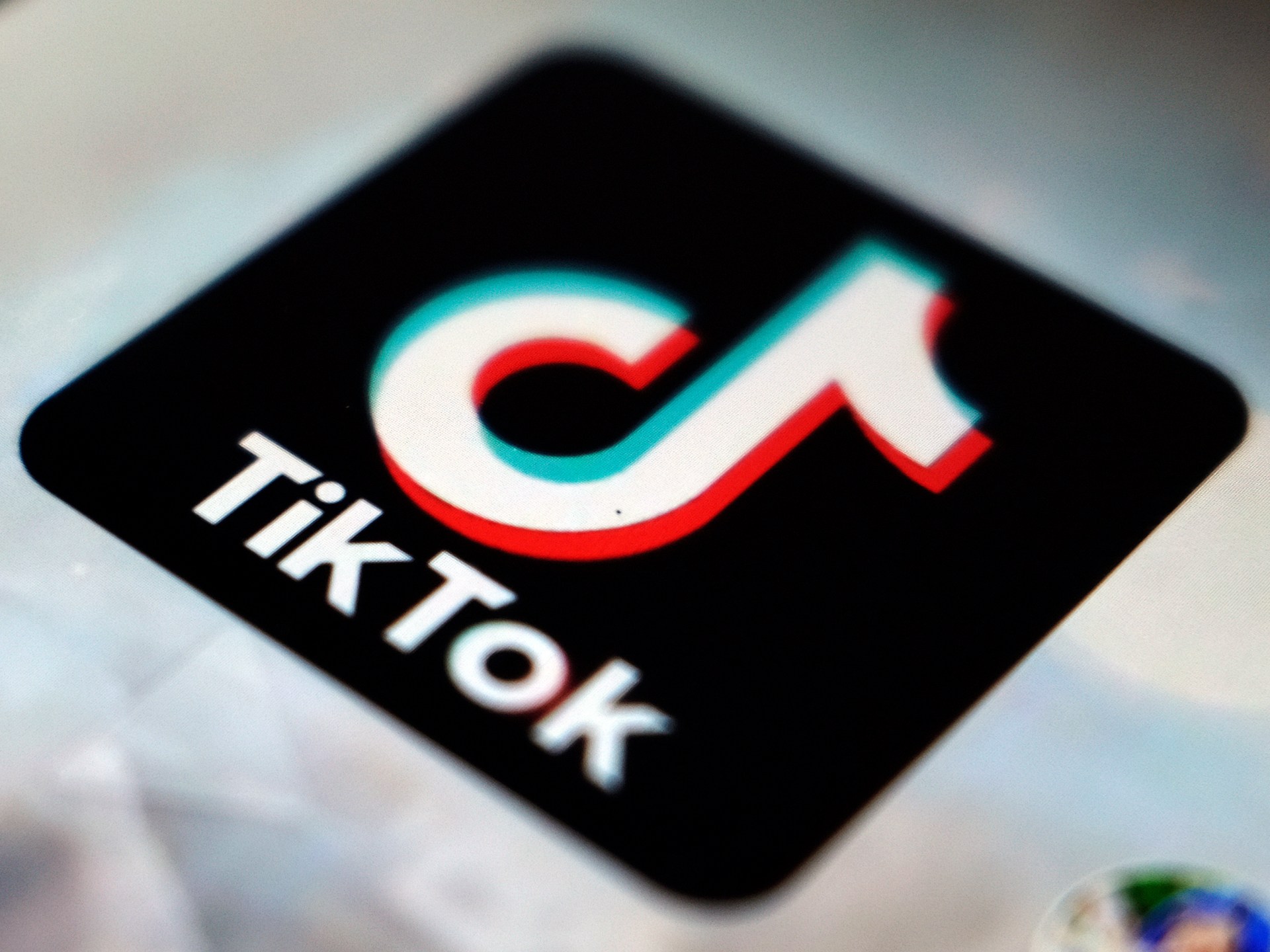 ألبانيا تحظر TikTok لمدة عام بعد حادثة الطعن في المدرسة | أخبار وسائل التواصل الاجتماعي