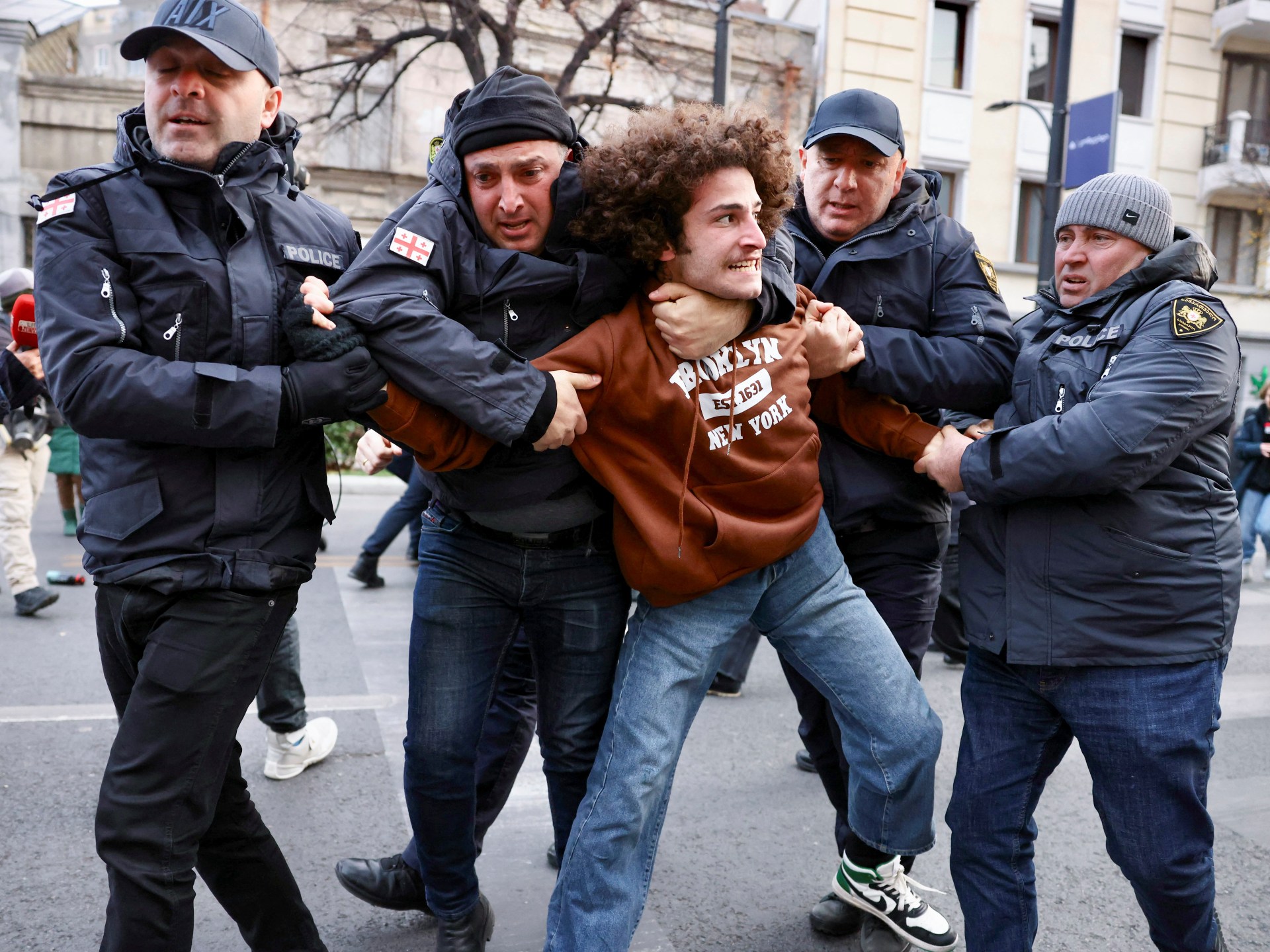 الرئيس يطعن في نتائج الانتخابات بينما تقوم جورجيا بقمع المتظاهرين | أخبار الاحتجاجات