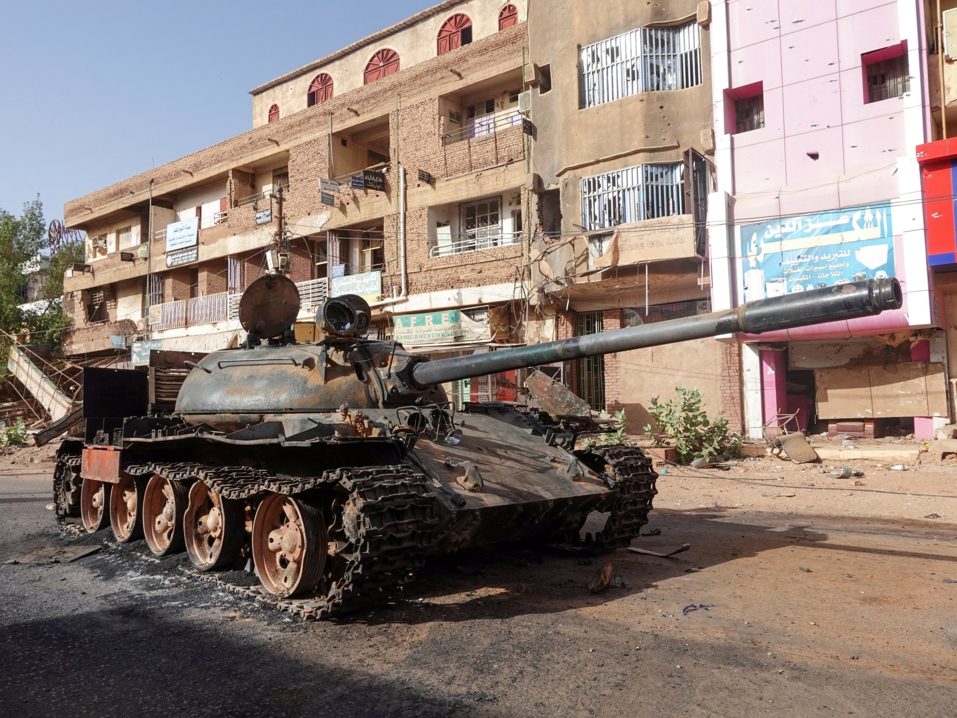 قتال عنيف في الخرطوم يعرض المدنيين السودانيين للخطر | اخبار حرب السودان