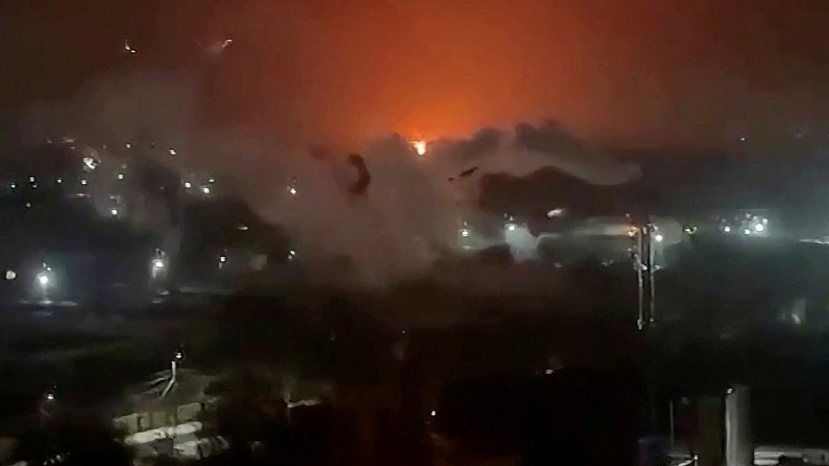 أوكرانيا تقول إن الهجوم الجوي أدى إلى اندلاع حريق في مستودع نفط روسي رئيسي | أخبار الحرب بين روسيا وأوكرانيا