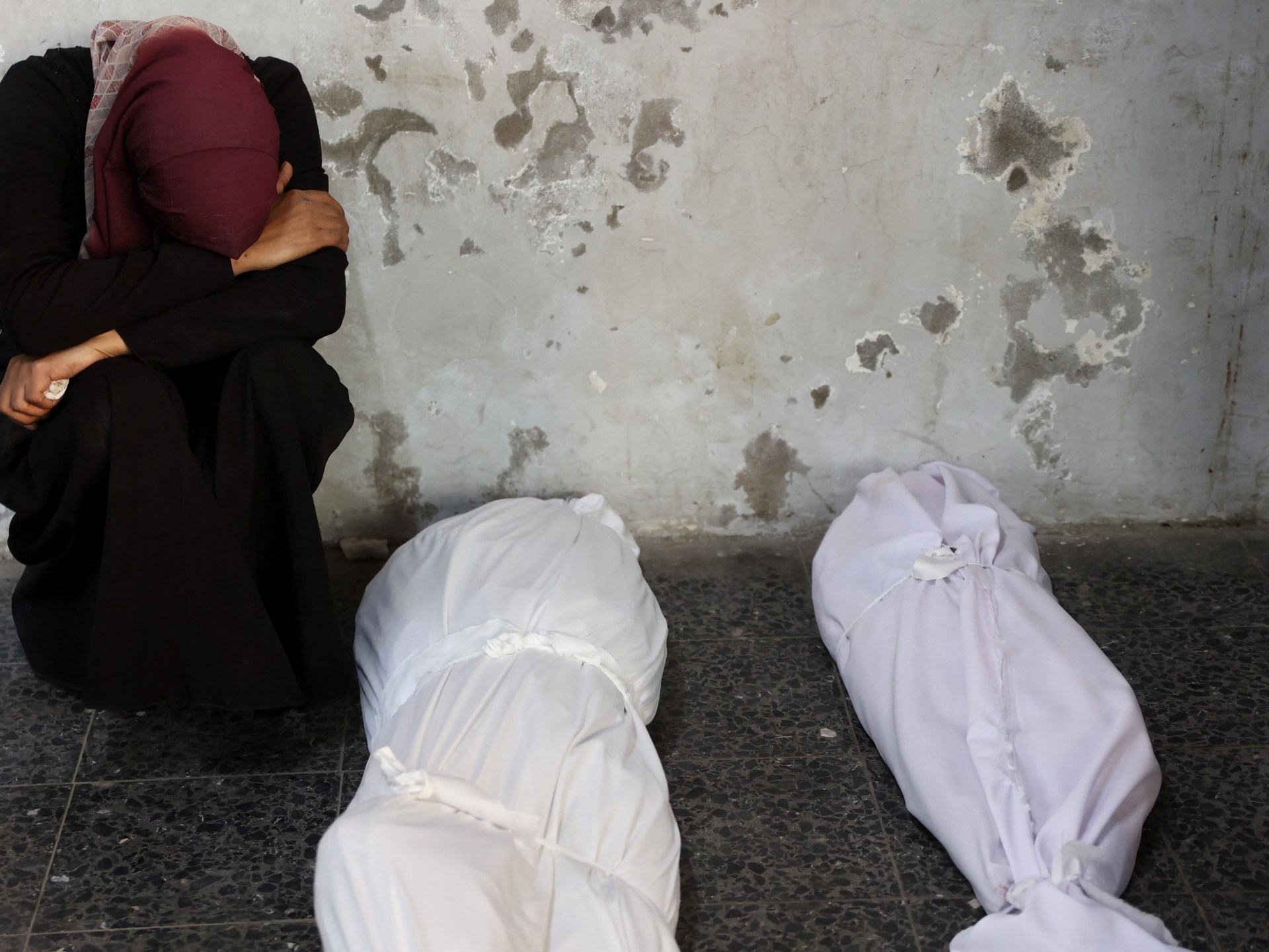 إسرائيل تهاجم مدينة غزة وسط محاولات للتوصل إلى اتفاق لوقف إطلاق النار | أخبار غزة