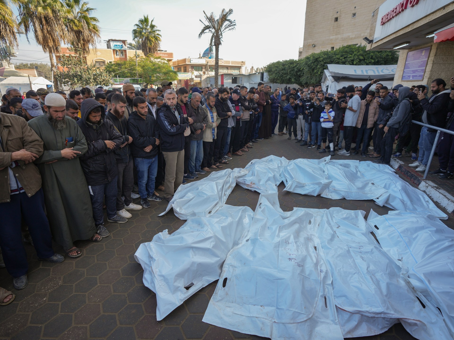 عشرات القتلى في غارة جوية إسرائيلية على مخيم النصيرات للاجئين في غزة | أخبار غزة