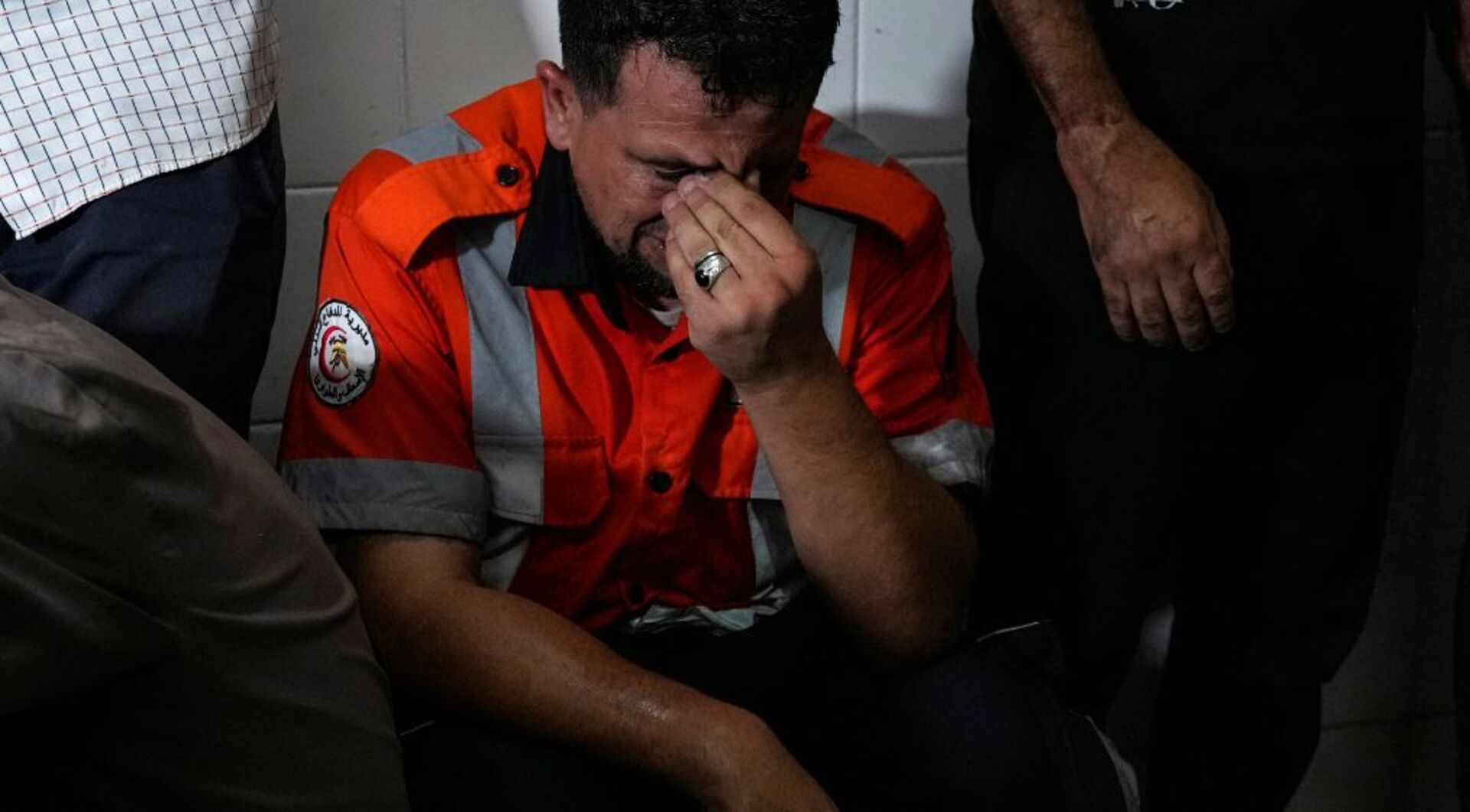 مقتل اثنين من العاملين في الدفاع المدني في غزة خلال شن إسرائيل عدة غارات | أخبار الصراع الإسرائيلي الفلسطيني