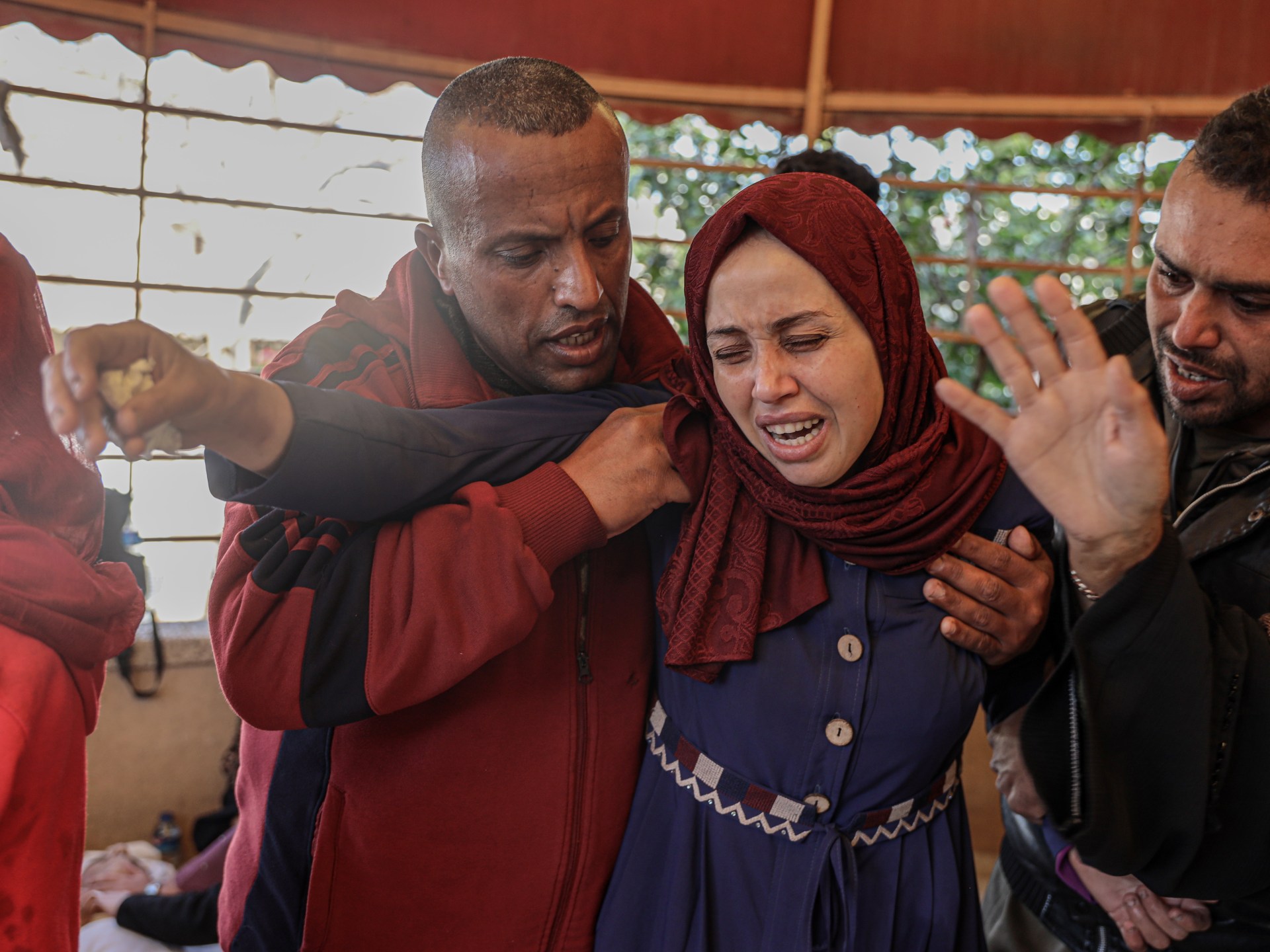 “أطفالي، أطفالي”: عائلة في غزة قُتلت قبل دقائق من وقف إطلاق النار | أخبار الصراع الإسرائيلي الفلسطيني