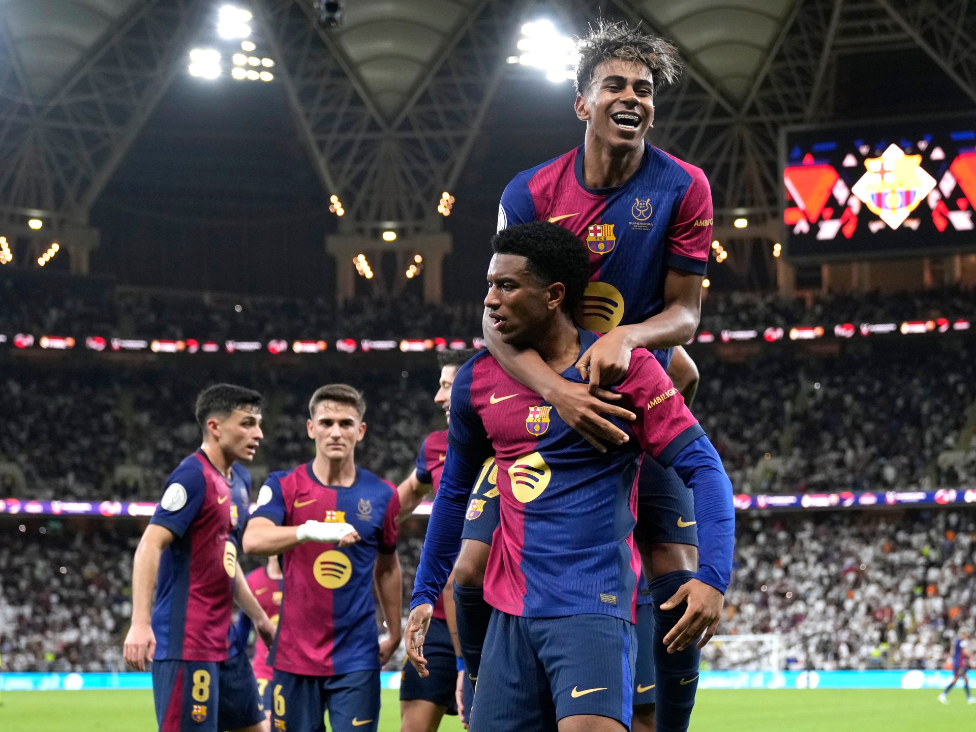 برشلونة يسحق ريال مدريد في الكلاسيكو الأخير في نهائي كأس السوبر | أخبار كرة القدم