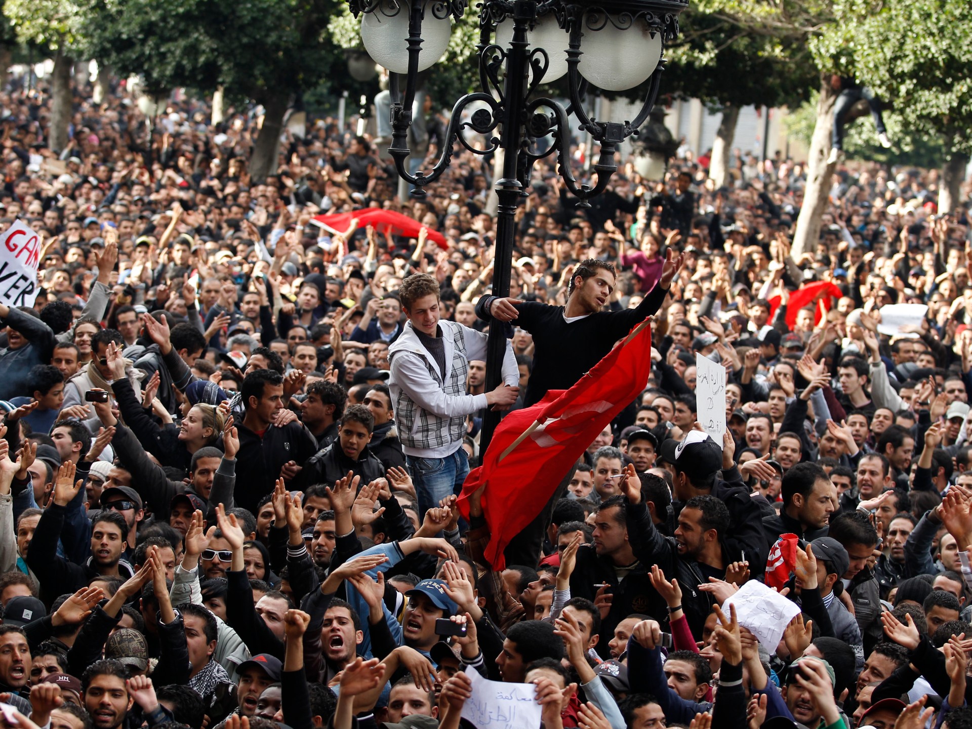 الثورة التونسية بعد 14 سنة: “الإمبراطور بلا ملابس” | الربيع العربي