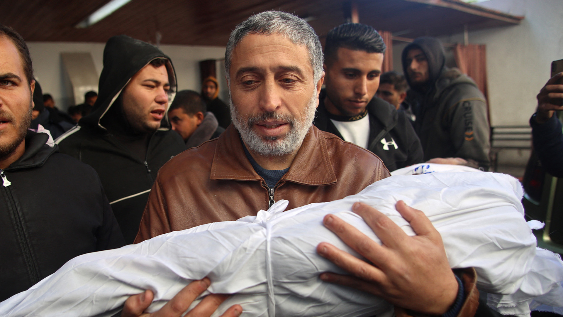 الإسرائيليون يحتفلون بالعام الجديد وجيشهم يقتل الفلسطينيين في غزة | غزة