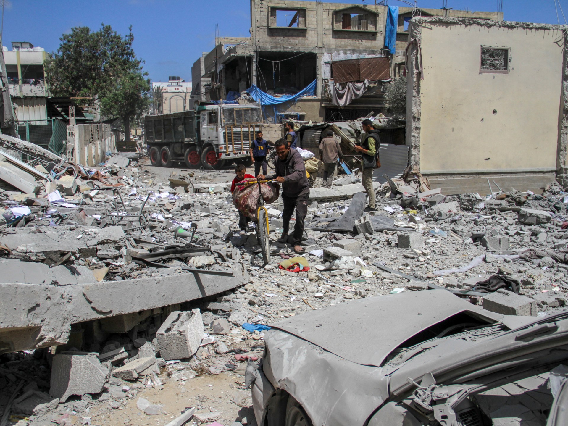 استخدم الجنود الإسرائيليون الفلسطينيين البالغ من العمر 80 عامًا كدرع الإنسان في غزة: تقرير | أخبار الصراع الإسرائيلية