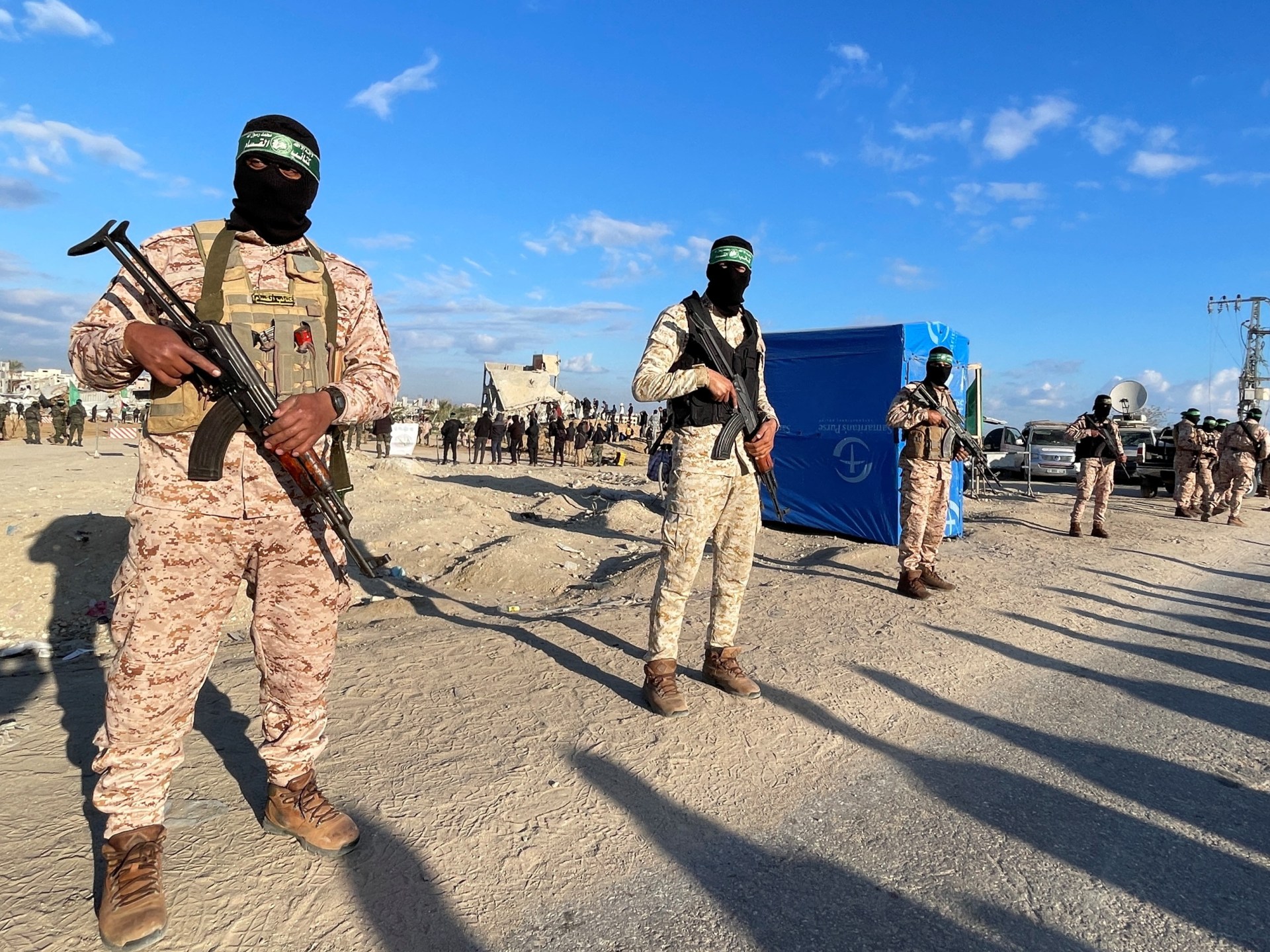 تطلق حماس اثنين من الأسرى الإسرائيليين في غزة ، والثالث يتم إطلاق سراحهم قريبًا | أخبار الصراع الإسرائيلية