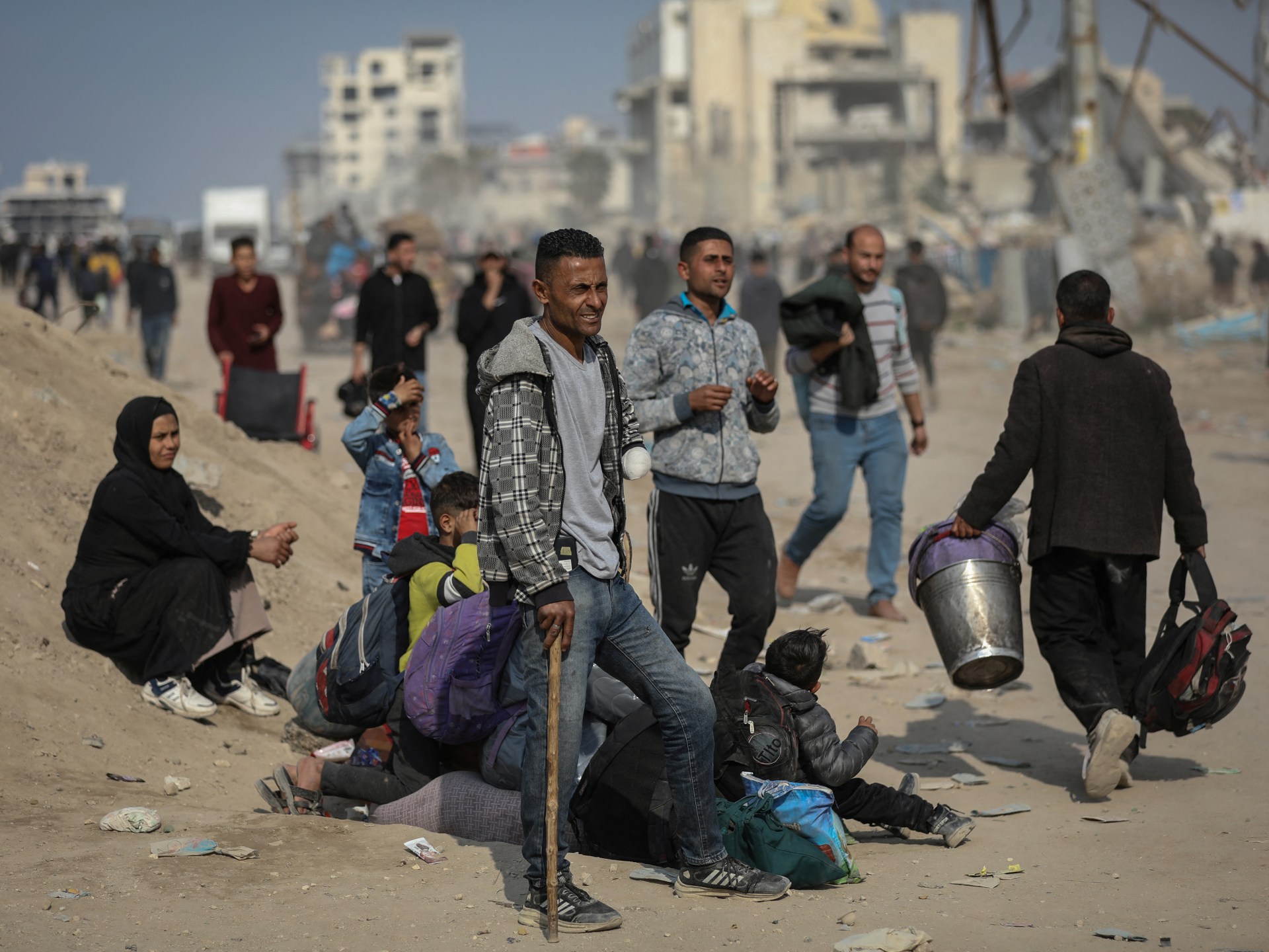 يعود الفلسطينيون إلى المنزل في غزة ، لكن بدون أحبائهم | أخبار الصراع الإسرائيلية