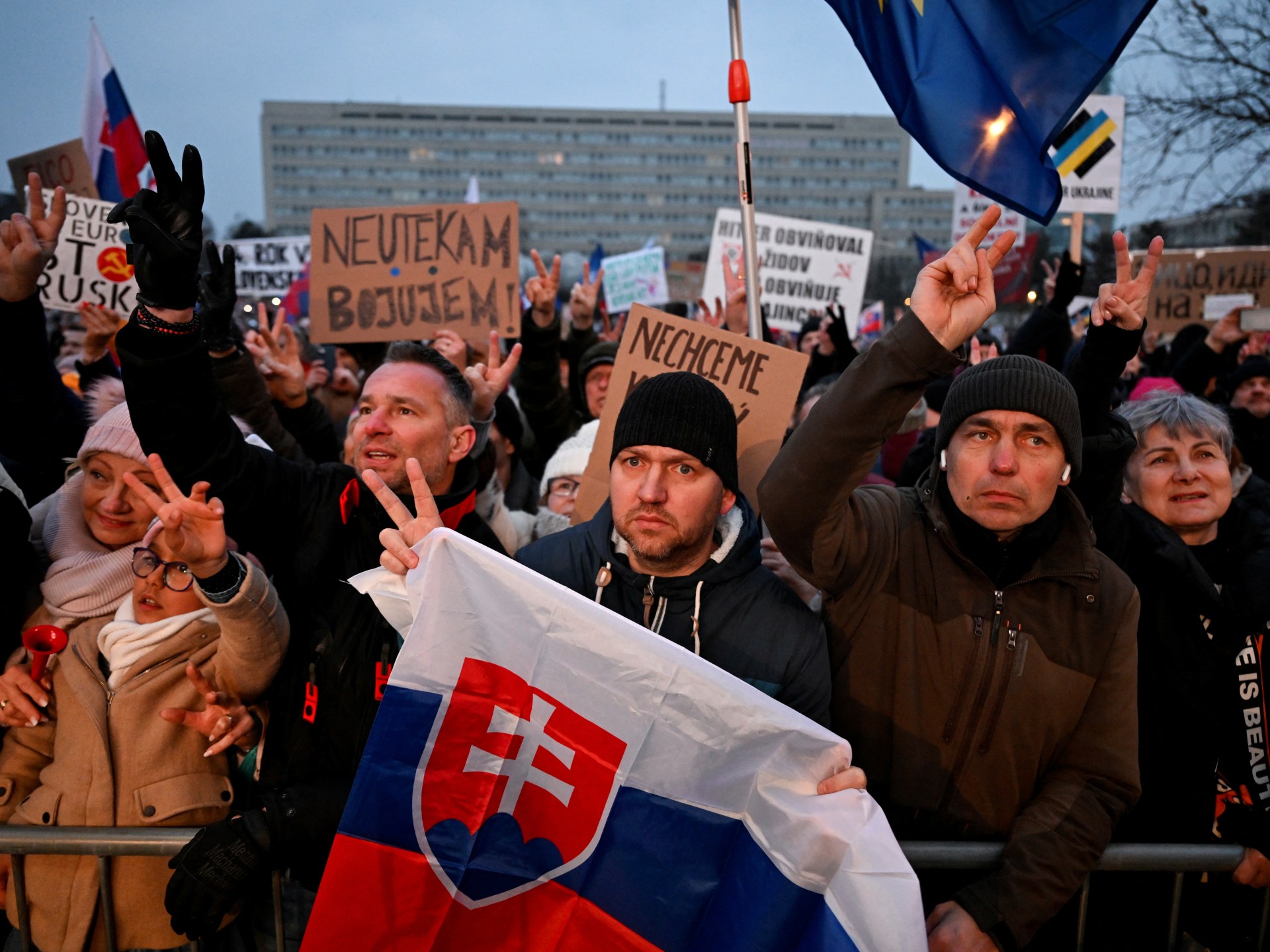 تستمر الاحتجاجات في سلوفاكيا ضد موقف PM Fico Pro-Russia | احتجاج أخبار