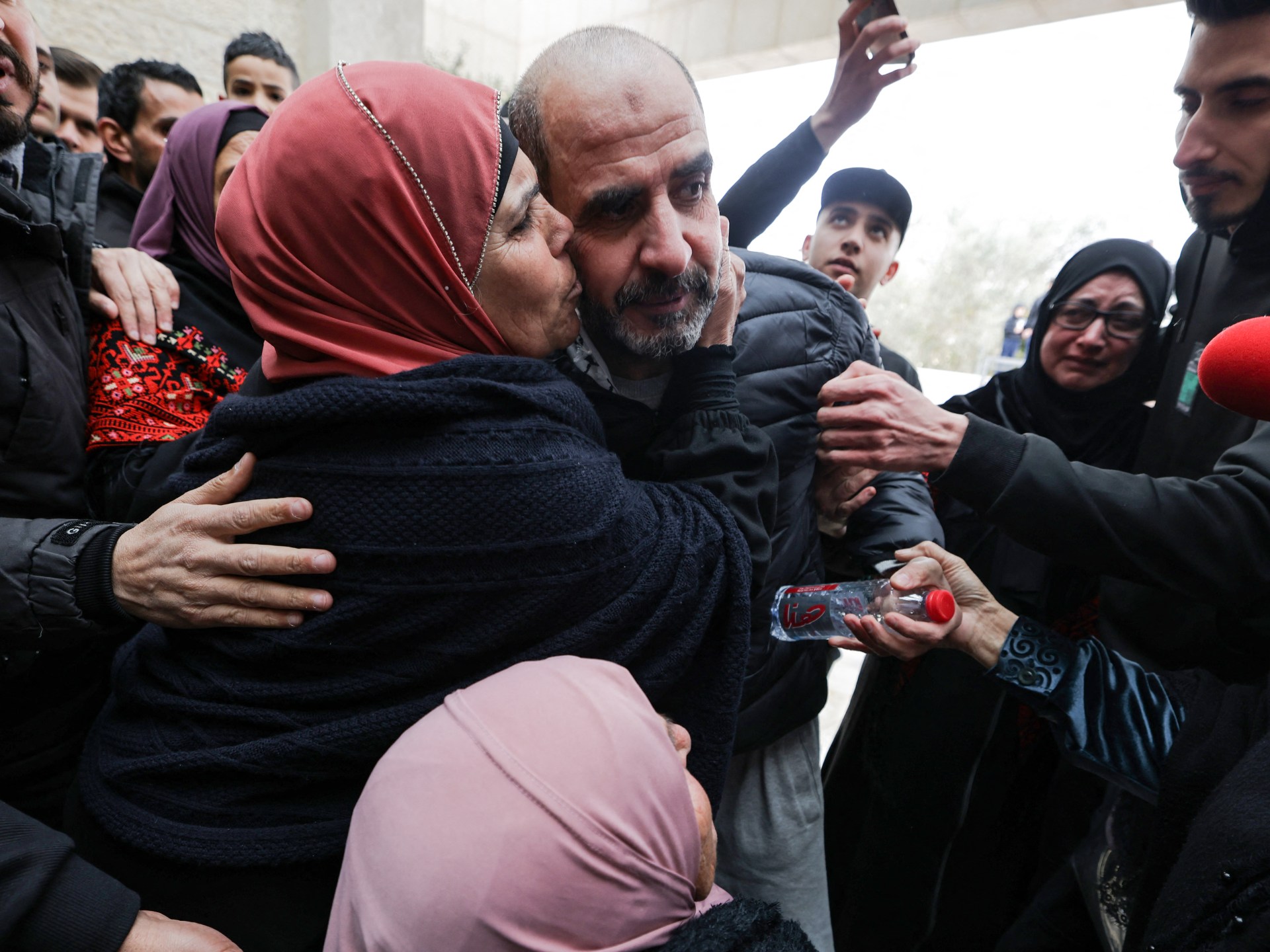سبعة من الفلسطينيين الذين تحرروا من قبل إسرائيل قبول إلى المستشفى | أخبار الصراع الإسرائيلية
