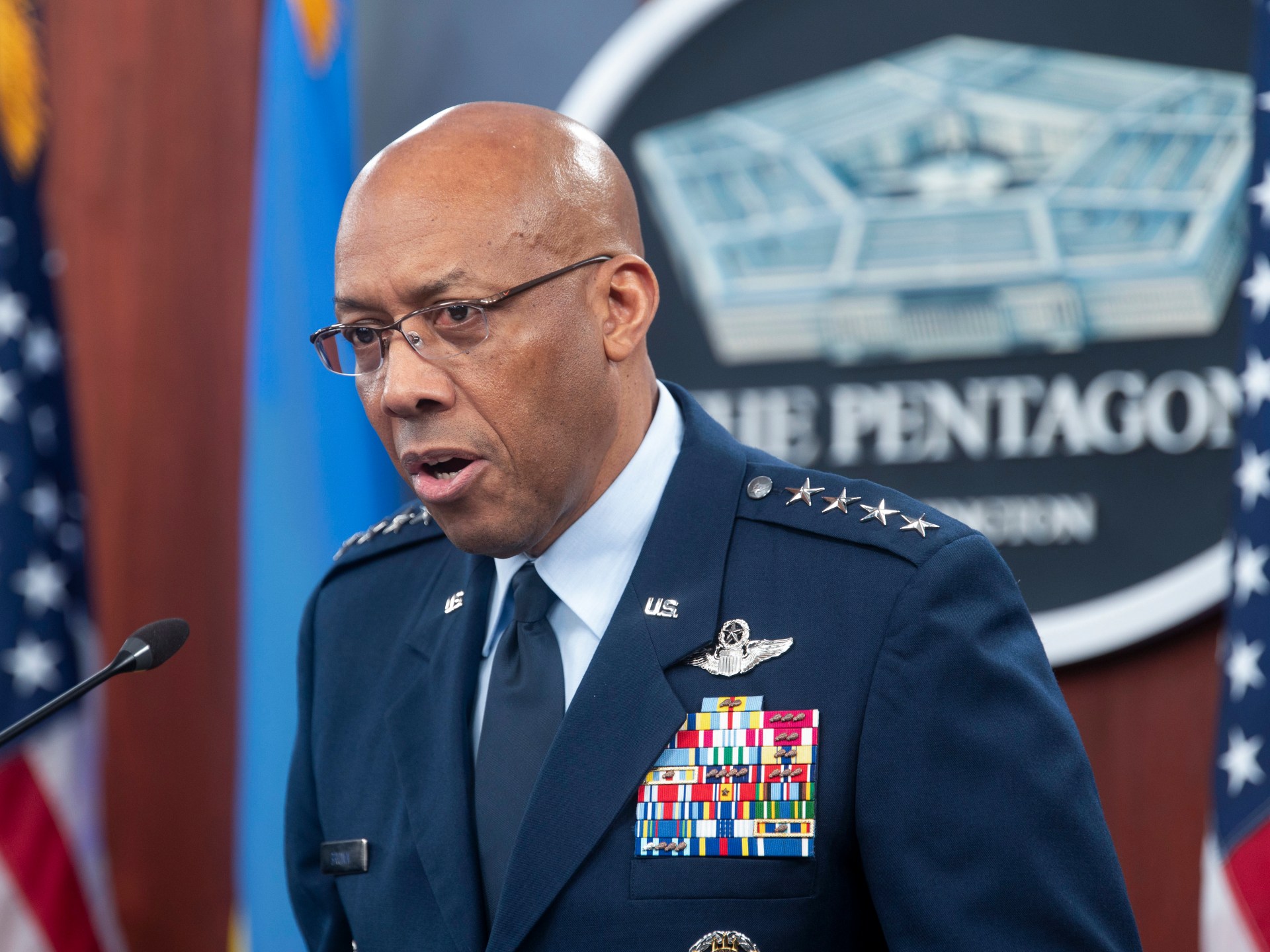 ترامب يطلق النار على الولايات المتحدة العامة CQ Brown في Major Pentagon Shake-up | أخبار دونالد ترامب
