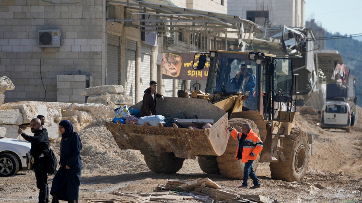 إسرائيل اعتقال العشرات من الفلسطينيين في غارات الضفة الغربية بين عشية وضحاها | أخبار الضفة الغربية المحتلة