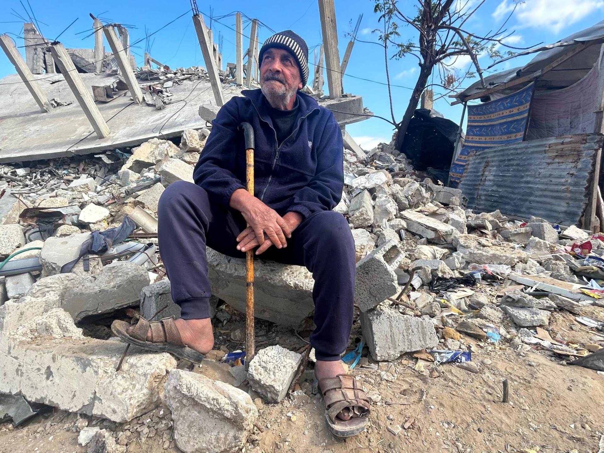 “ترامب هو جنون”: فلسطيني في غزة يسخر من خطة الاستحواذ على الرئيس الأمريكي | أخبار الصراع الإسرائيلية