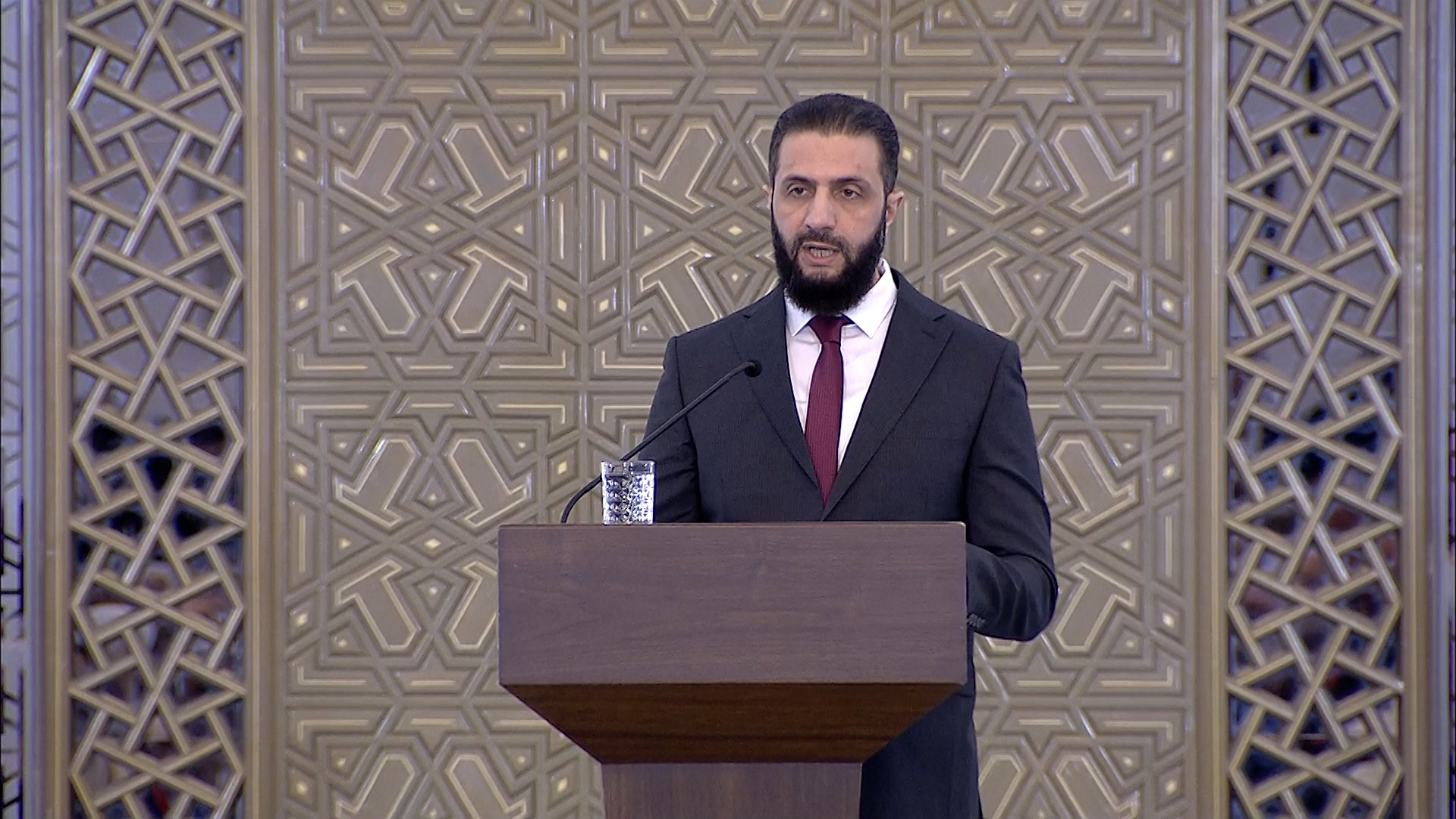 يطلق الرئيس المؤقت لسوريا حوارًا على الانتقال السياسي | خبر الأخبار