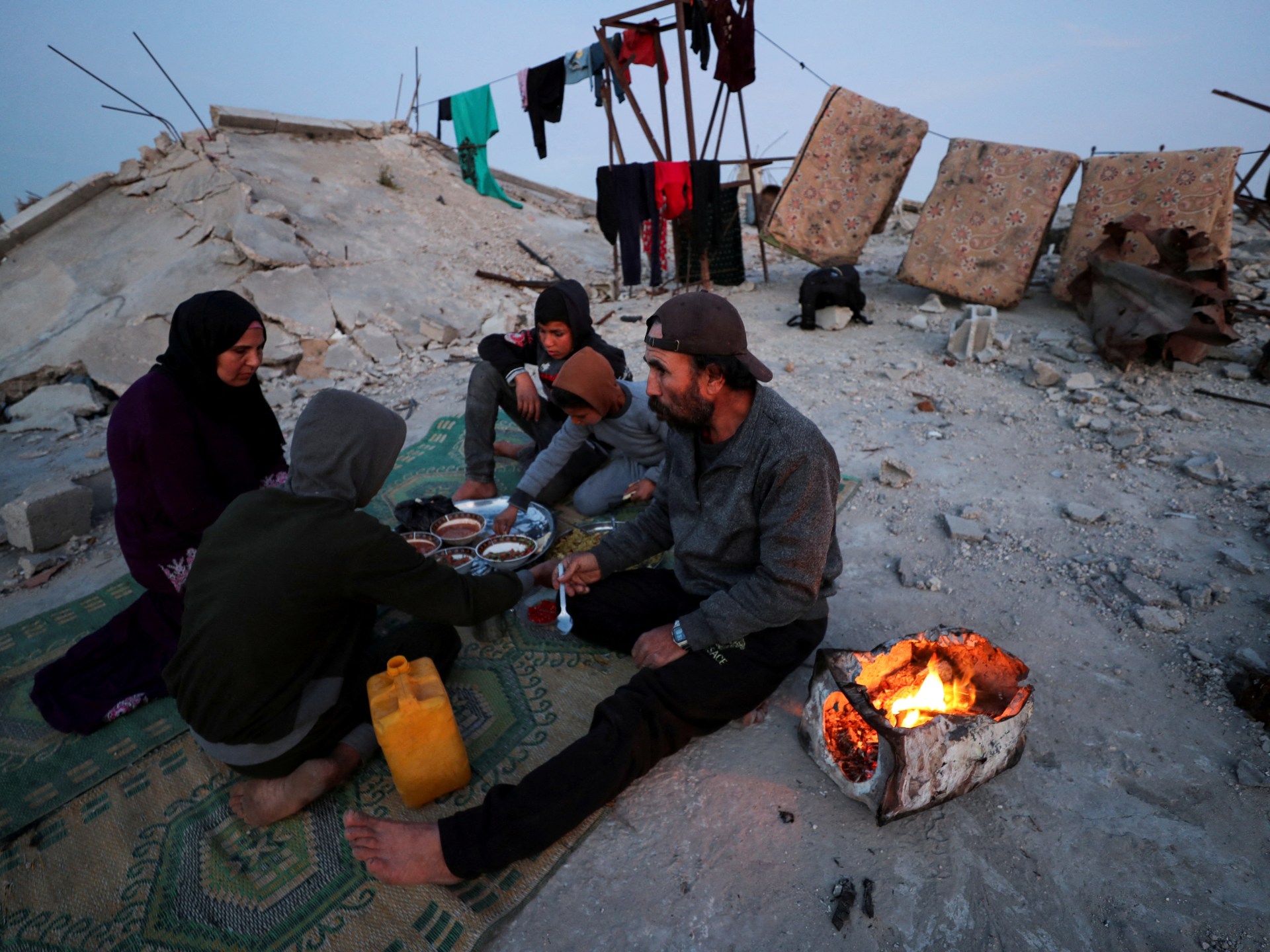 الدول العربية ، جماعات الحقوق تدين قرار إسرائيل بمنع Gaza Aid | أخبار الصراع الإسرائيلية