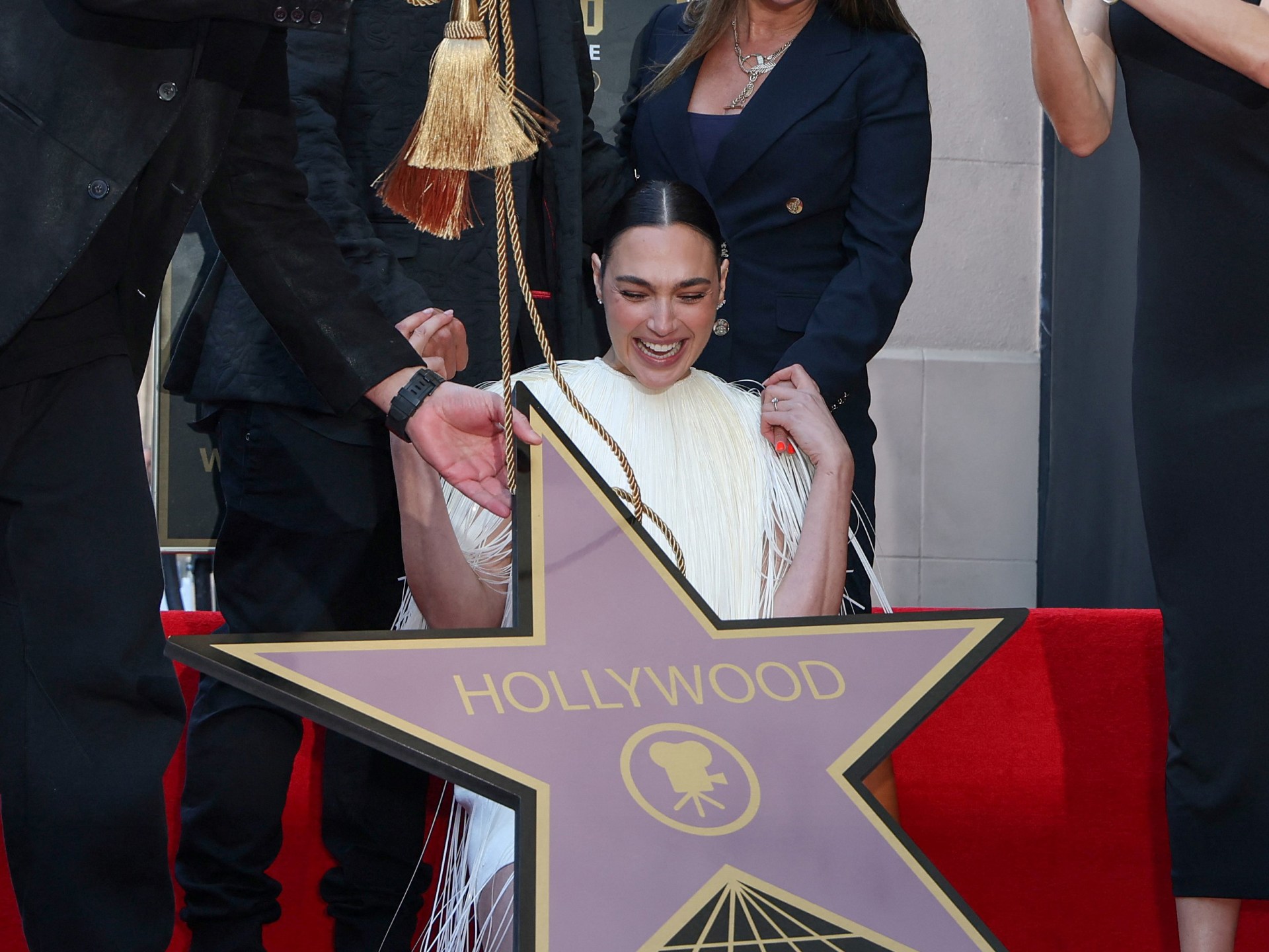 يحاول المتظاهرون تعطيل حفل نجمة “Walk of Fame” لـ Gal Gadot