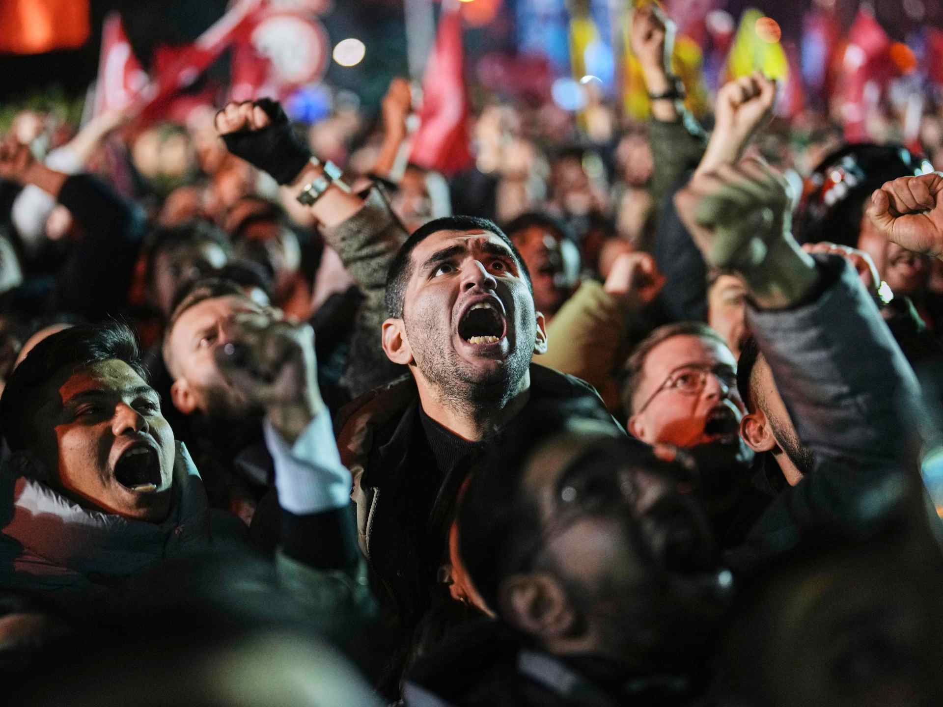 ينضم الآلاف إلى مارس في اسطنبول من تركي للاحتجاج على اعتقال العمدة | أخبار السياسة