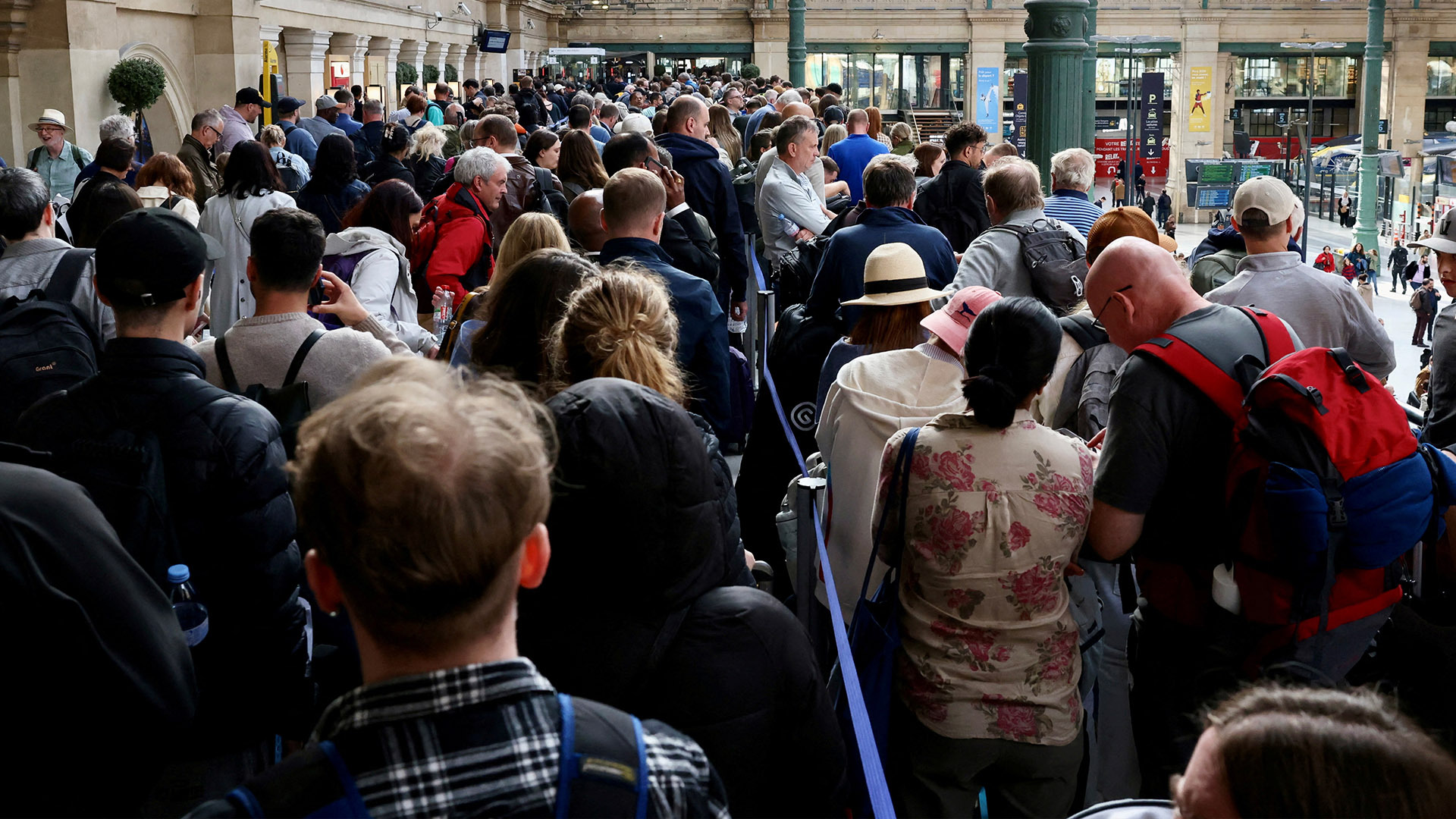 WWII Bomb Holds International Train Services in Paris | ينقل