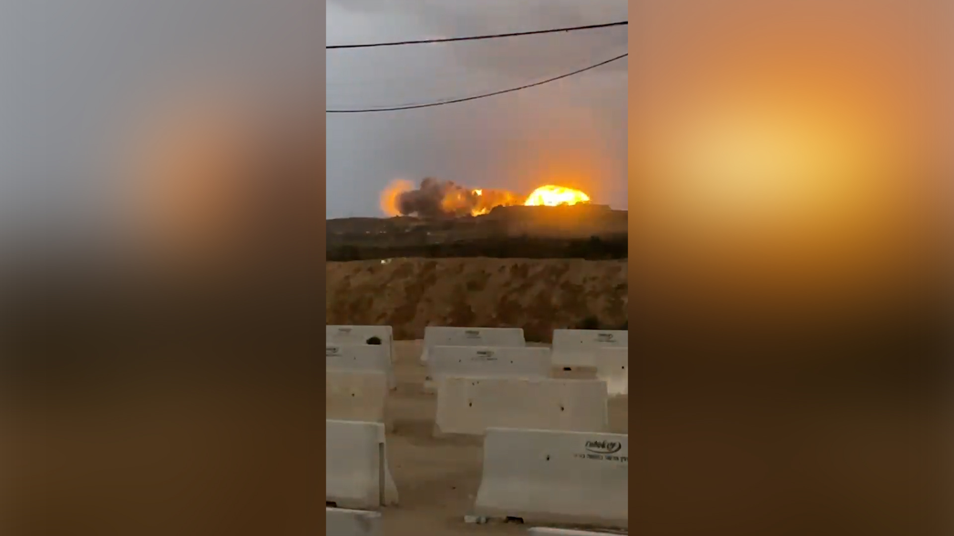 ينفخ العسكري الإسرائيلي مستشفى غزة التركي وكلية الطب