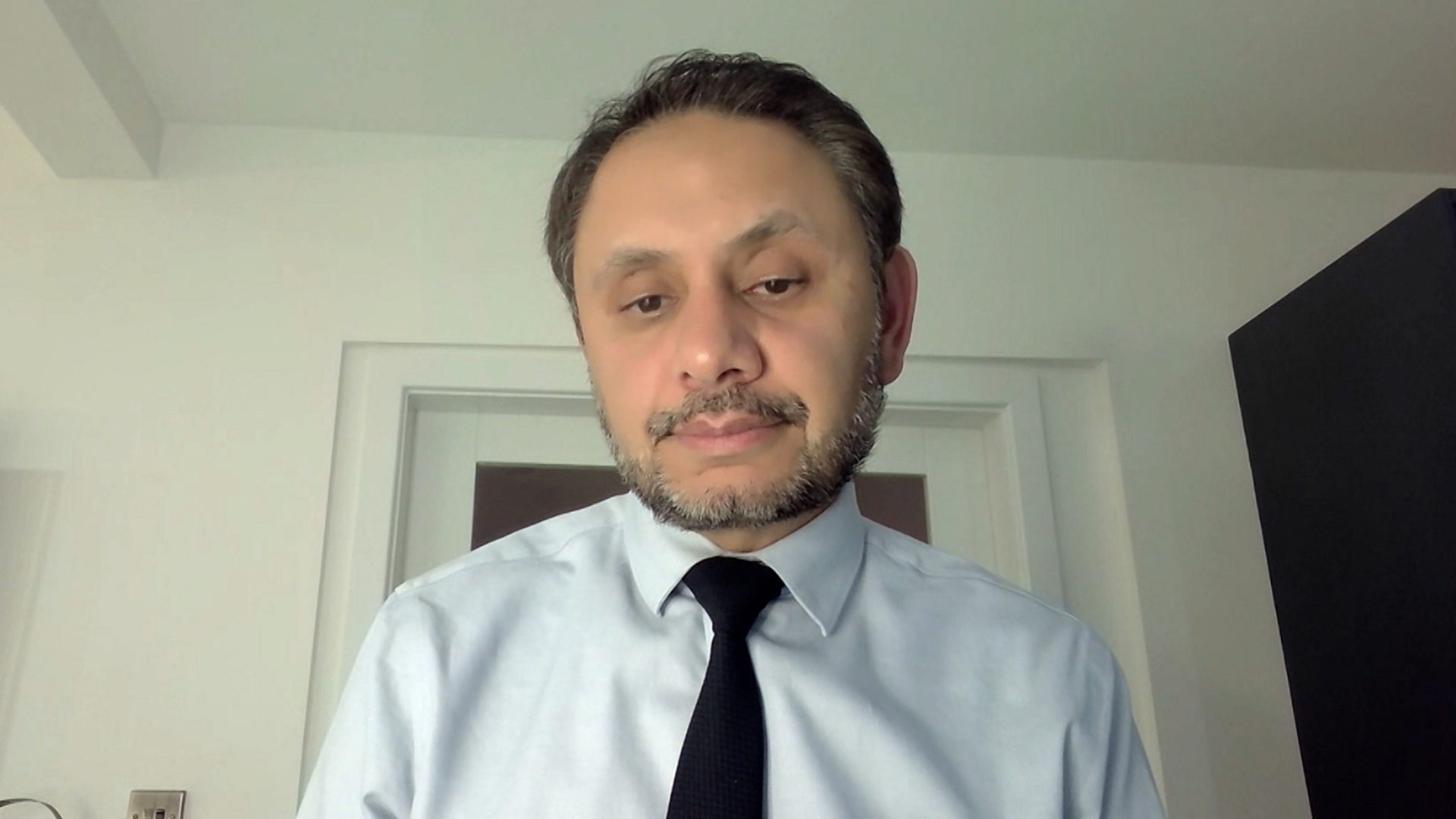 “هذا من دقيقة واحدة إلى منتصف الليل”: زيارات النائب البريطانية تشغل الضفة الغربية