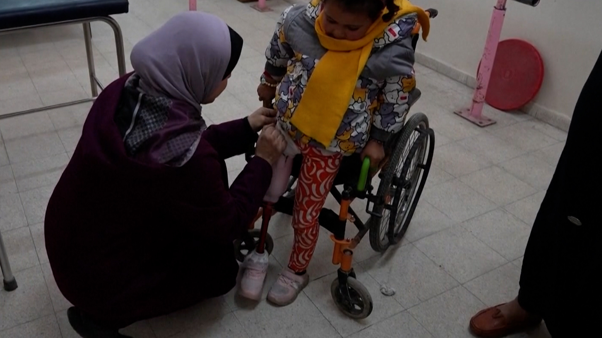 الفنيون في غزة يصنعون أطرافًا اصطناعية من المواد المعاد تدويرها | غزة