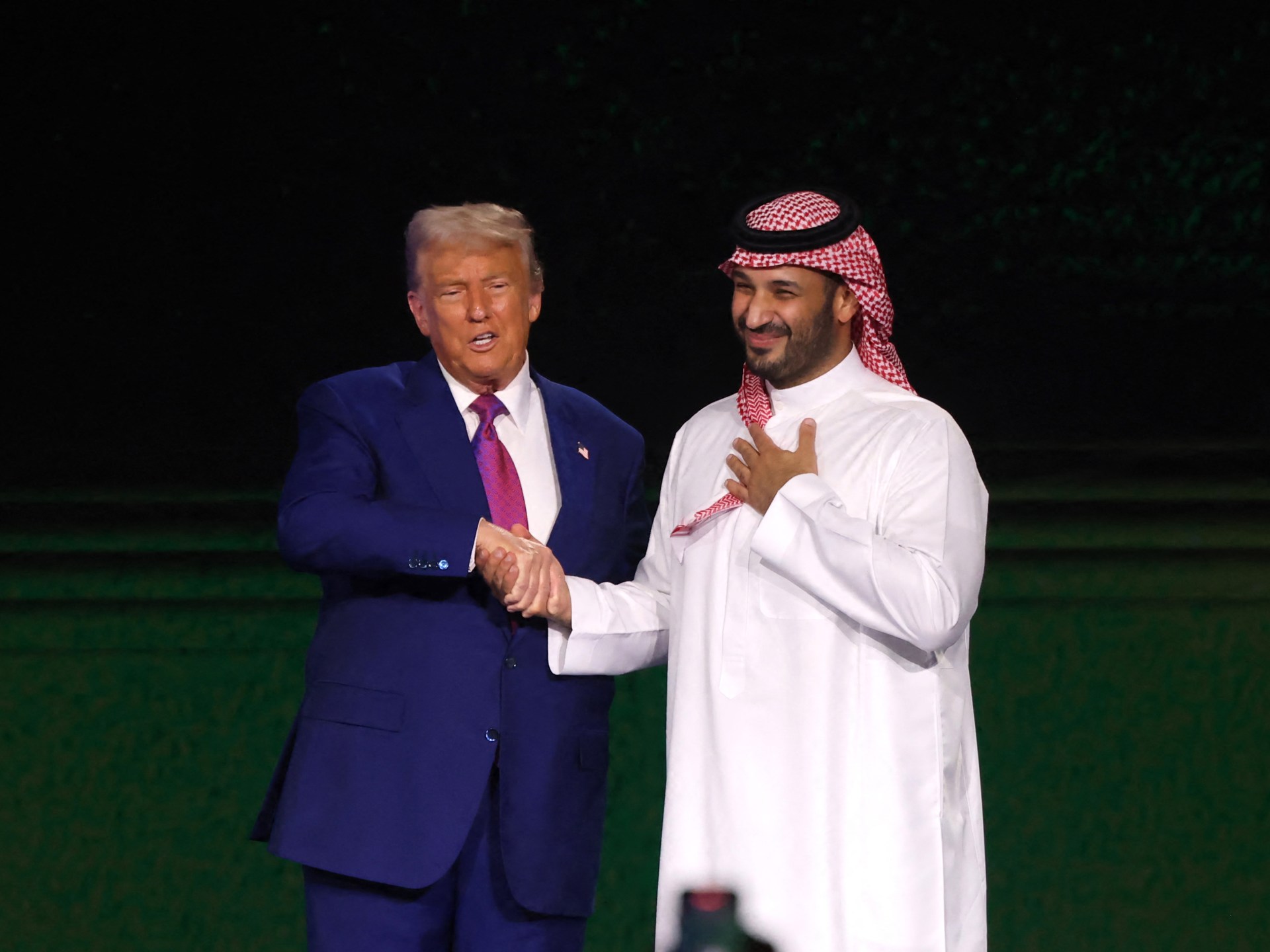 يعلن ترامب نهاية مفاجئة لعقوبات سوريا
