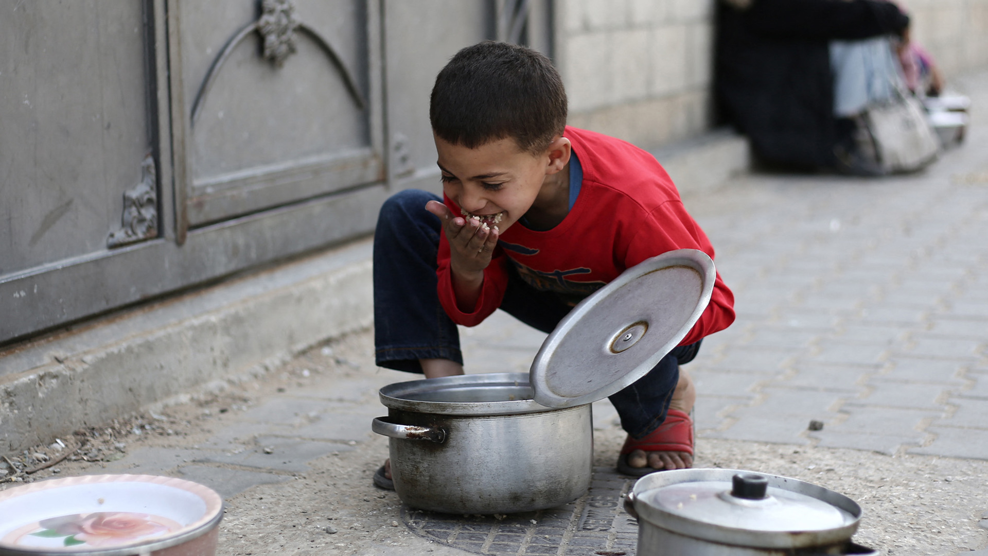 يعاني الأطفال مع وصول الحصار الإسرائيلي في Gaza Aid لمدة شهرين