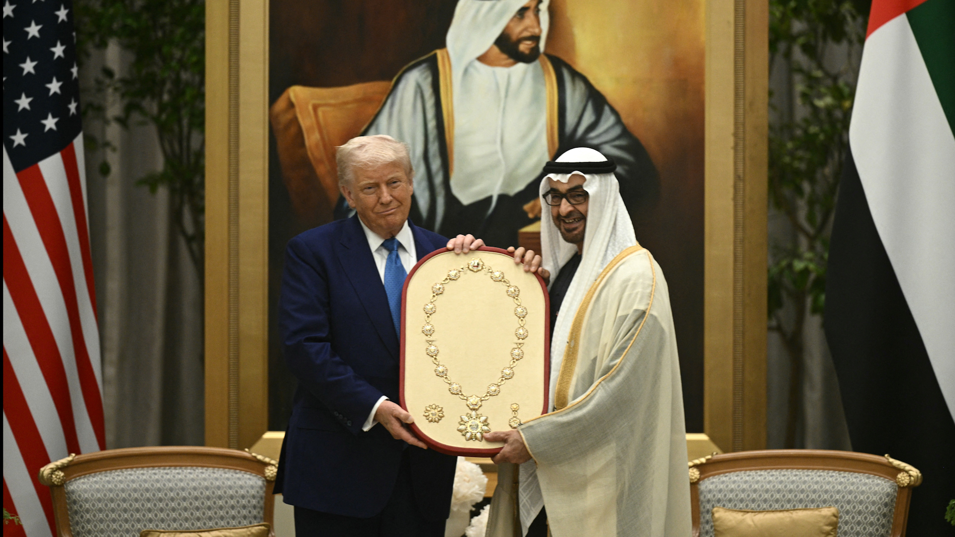 تكريم ترامب من قبل الإمارات العربية المتحدة حيث تعلن البلد عن استثمار 1.4 تريليون دولار