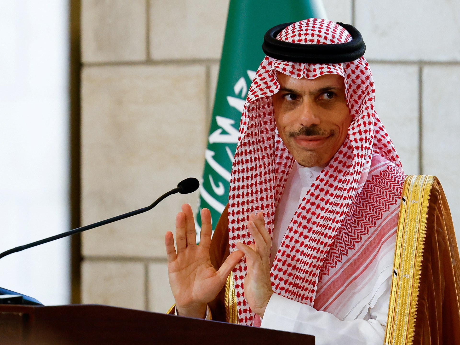 تقول المملكة العربية السعودية إنها ستمول بشكل مشترك رواتب ولاية سوريا مع قطر | أخبار الحرب في سوريا