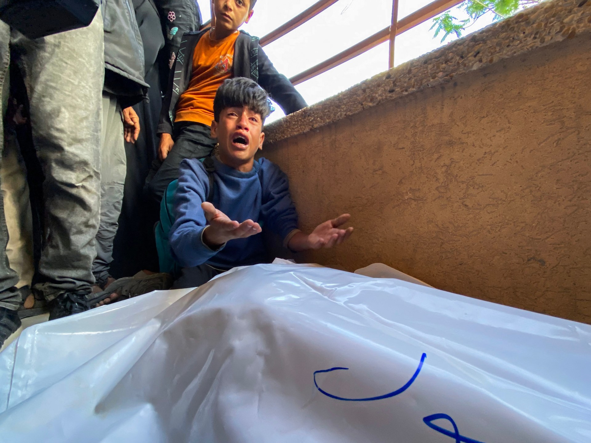 يقتل الحريق الإسرائيلي ما لا يقل عن 27 طالبة مساعدة في غزة: وزارة الصحة | أخبار الصراع الإسرائيلية